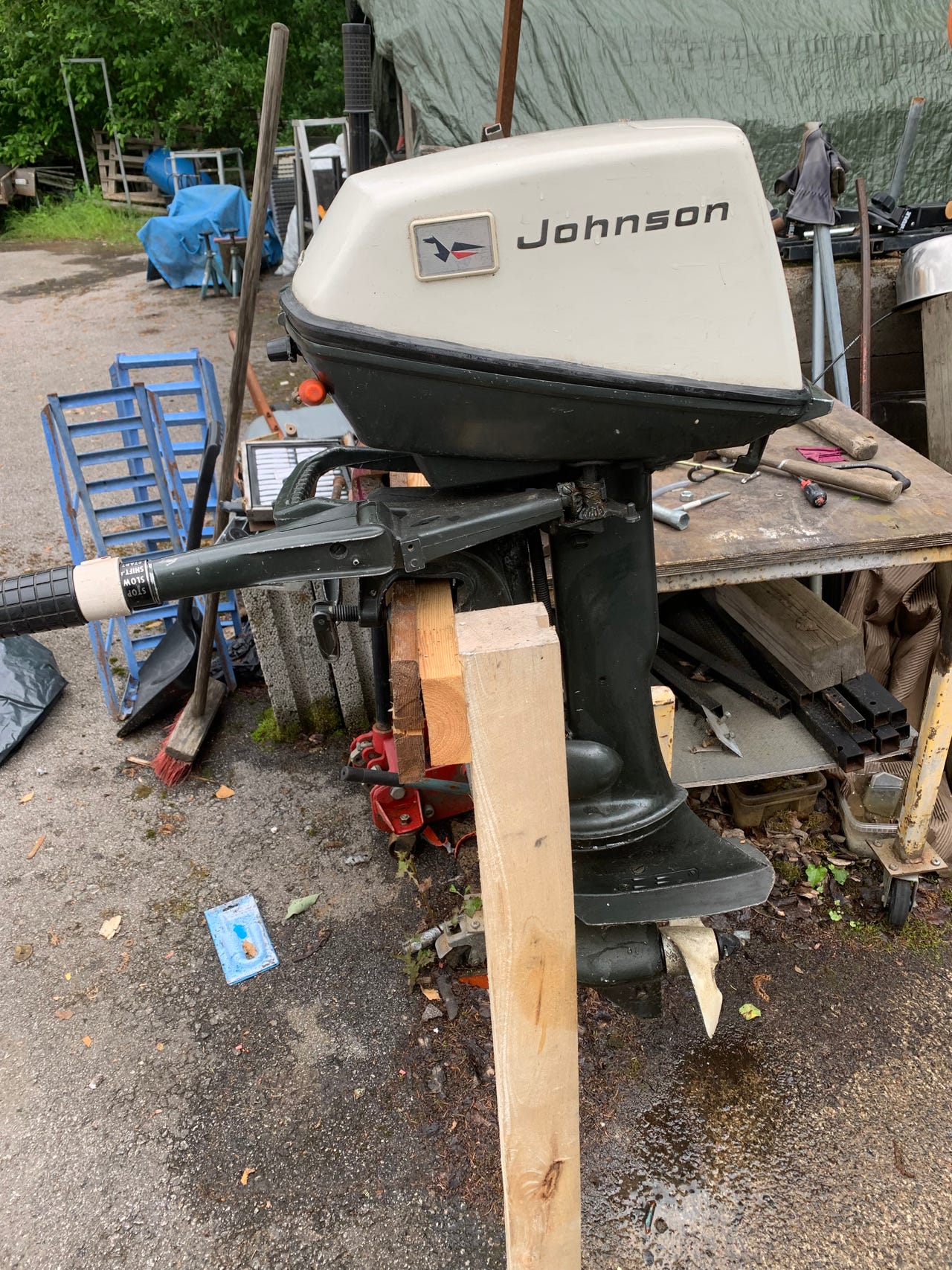 Vanha 6 heppanen Johnson varaosiksi.