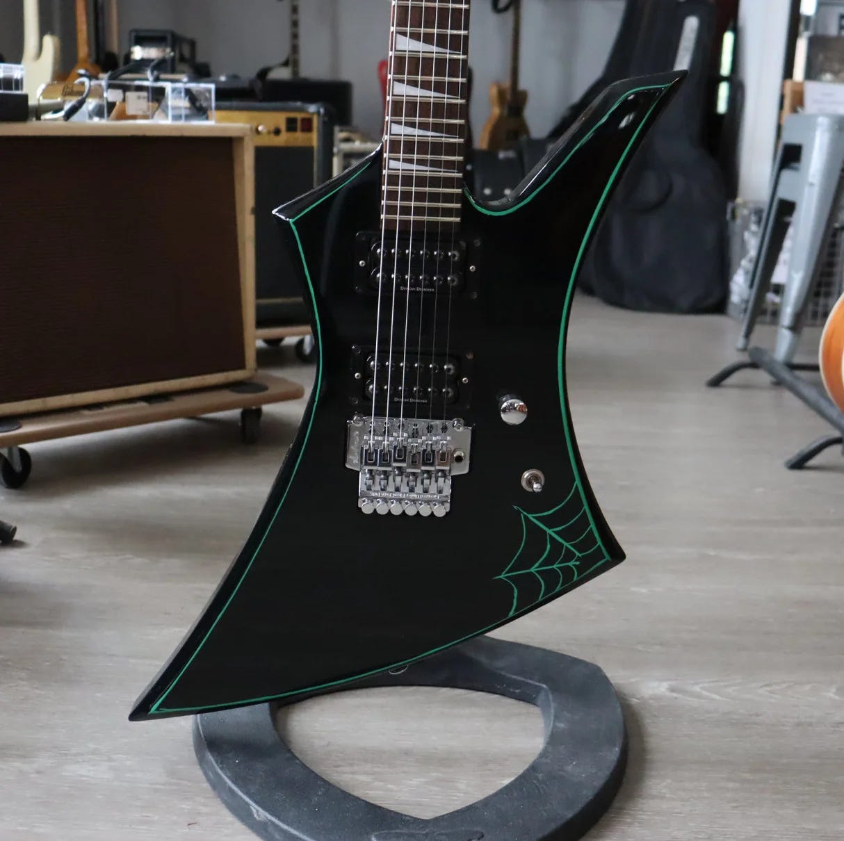 Jackson KE3 Kelly Pro Series Japan sähkökitara + gig bag
