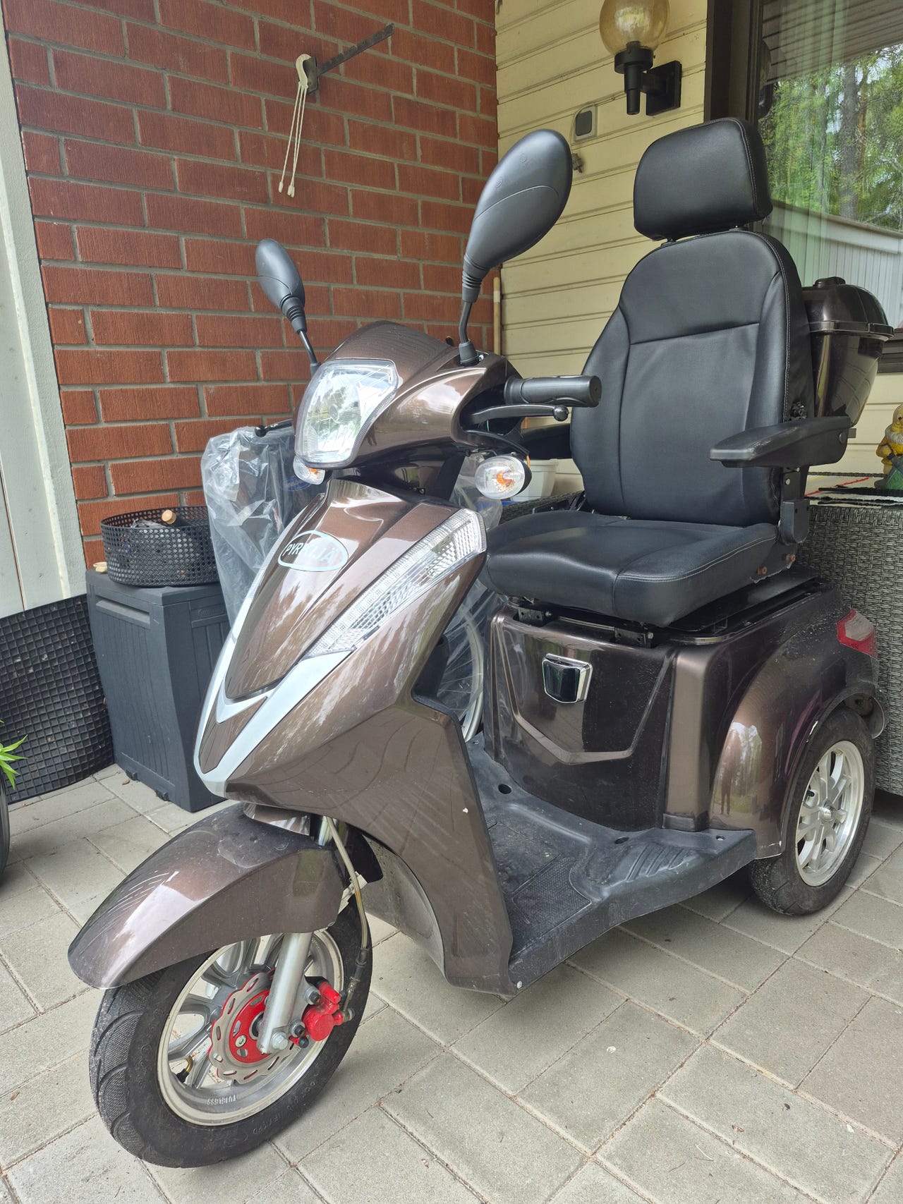Pyrkijä E400 senioriskootteri