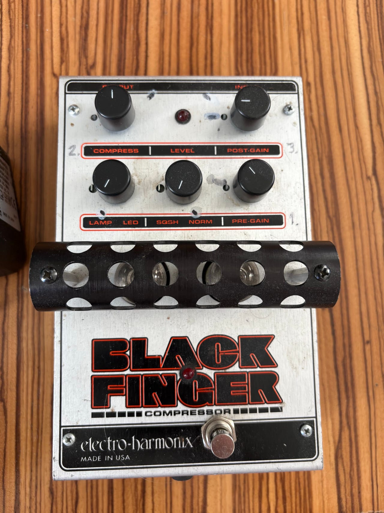 Electro-Harmonix - Black Finger | Tori