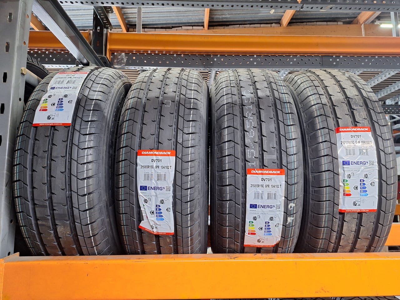 215/65R15C kesärenkaat Diamondback DV701