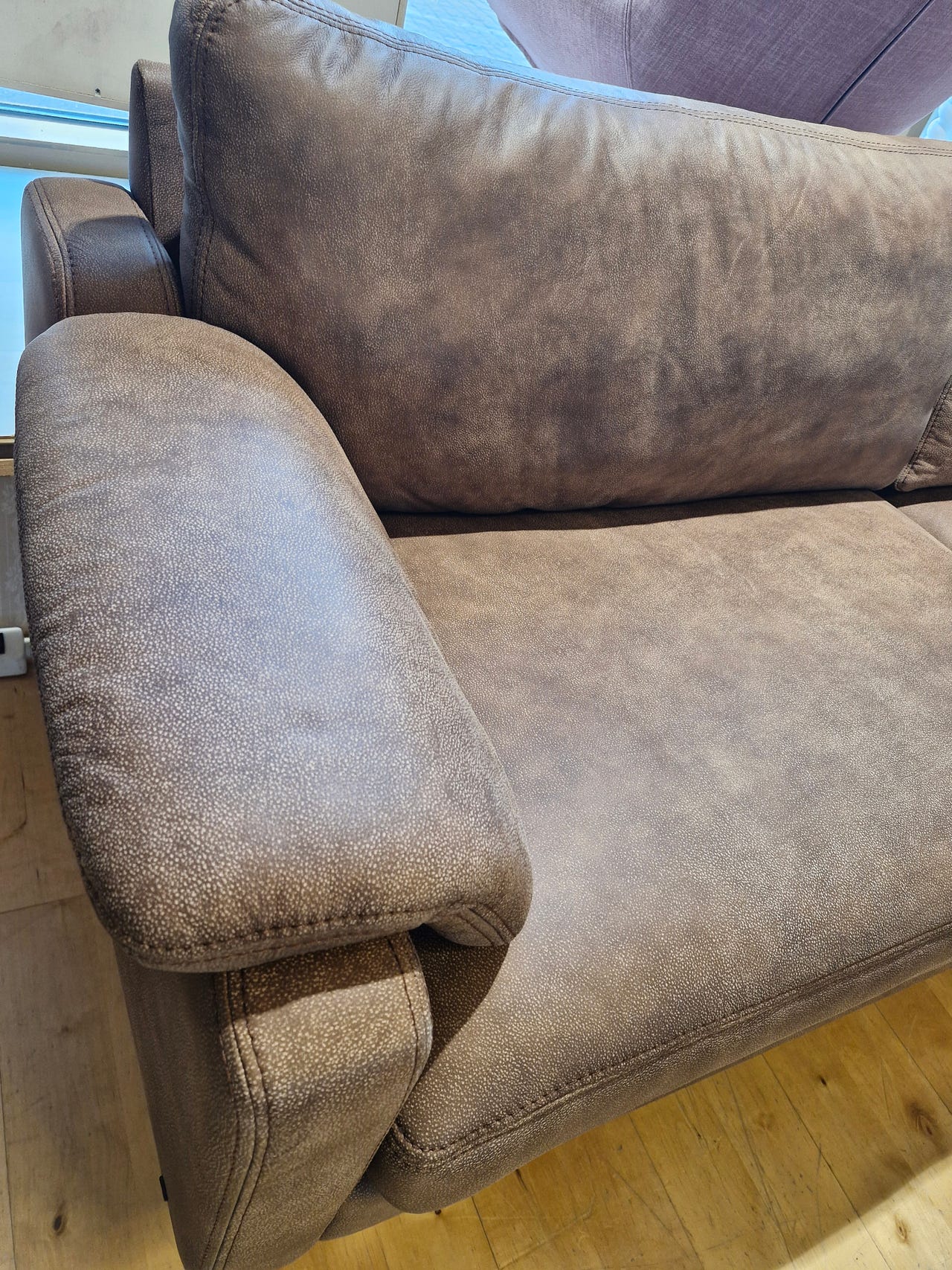 bd möblerin nahkasohva