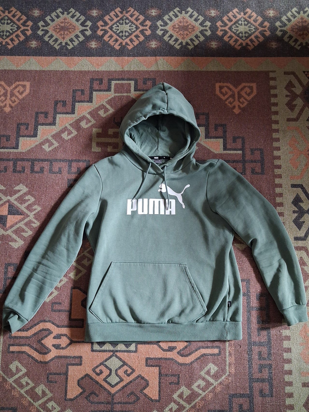 Puma-huppari, M