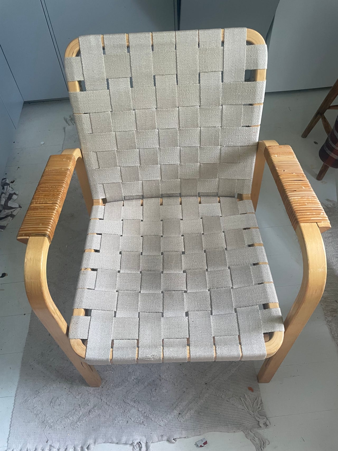 Artek 45 nojatuoli (Alvar Aalto) + 4,7m pellavasatulavyötä