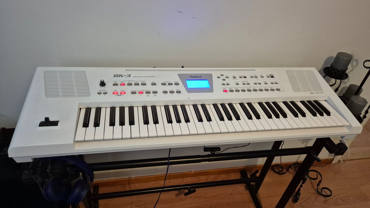 Roland BK-3 kosketinsoitin/syntetisaattori