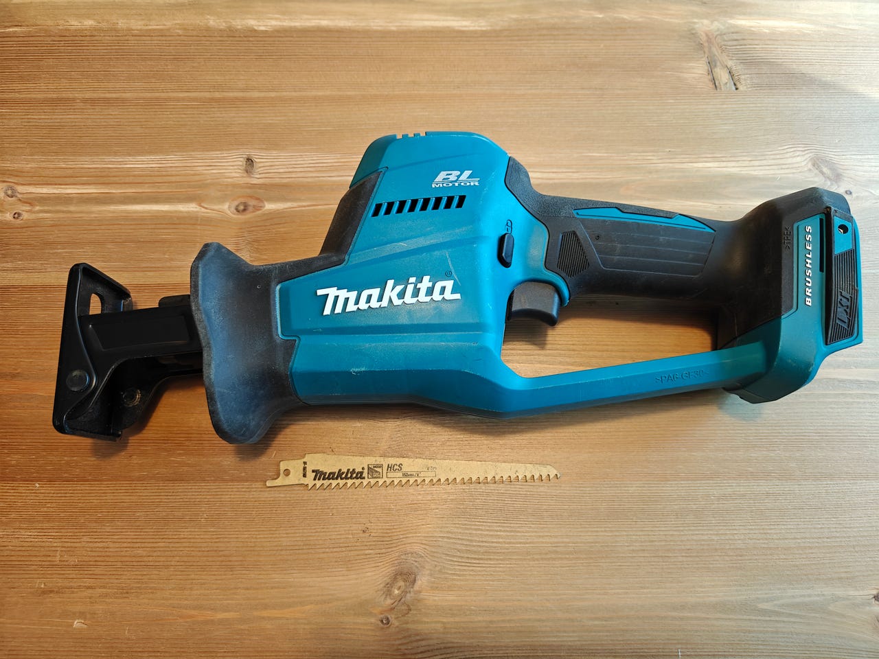 Makita akkupuukkosaha DJR189