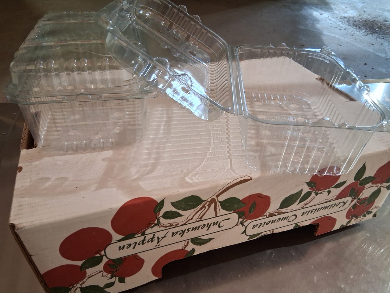 Laadukkaita isoja muovirasioita saranakannella