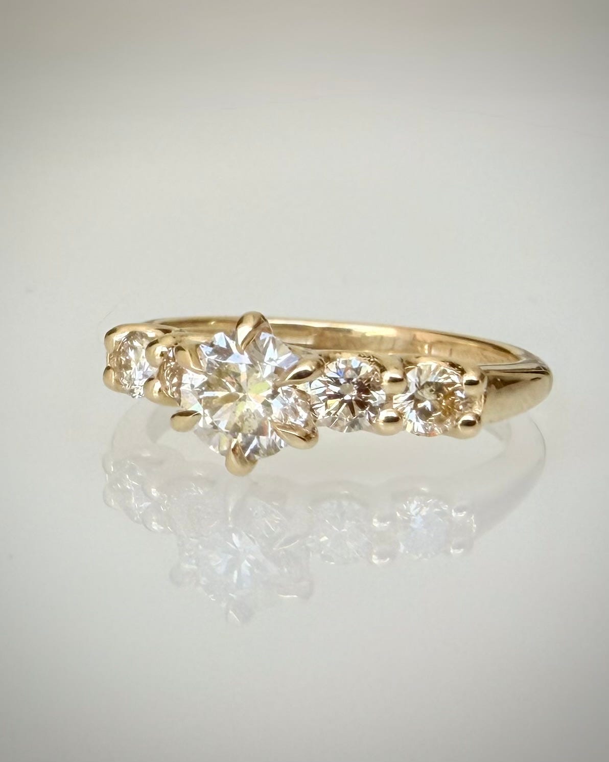 Timanttisormus 0,87ct • luonnontimantti • IGI