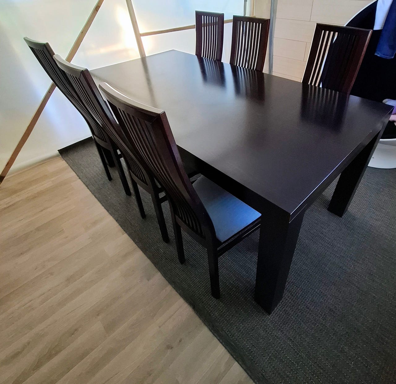 Myydään 6 hengen ruokailuryhmä