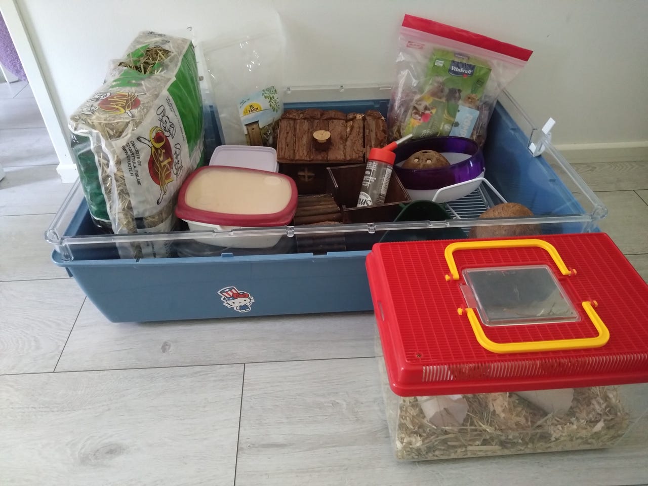 Hamsterin häkki tarvikkeineen