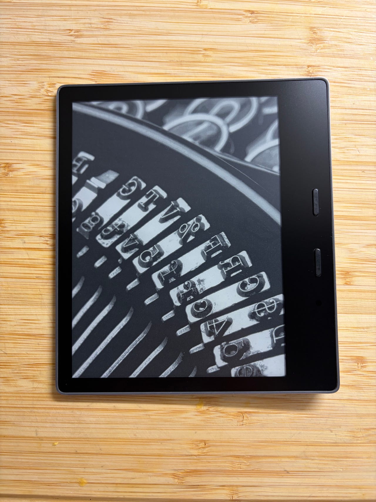 Amazon Kindle Oasis 8GB (10. sukupolvi, Malli: S8IN4O) | Tori
