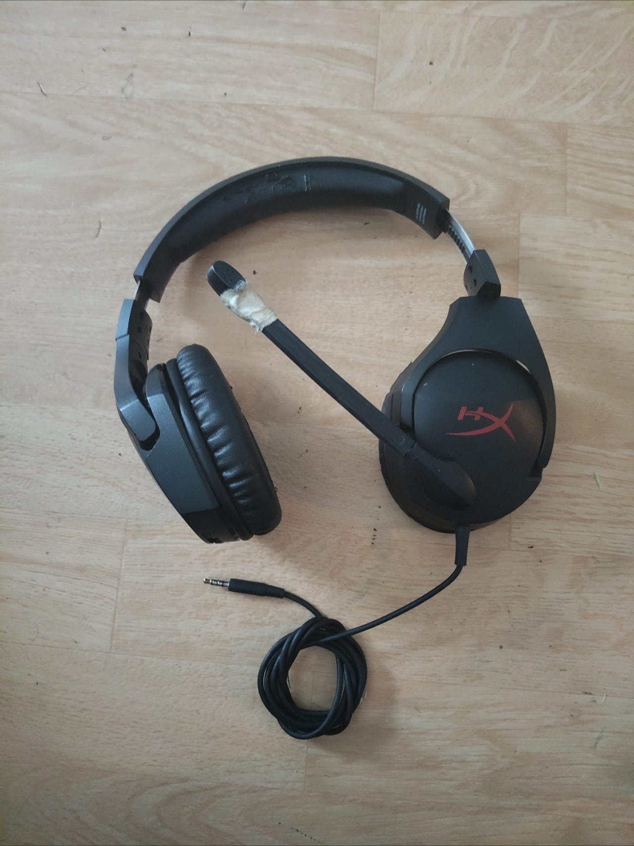 HyperX pelikuulokkeet mikillä musta