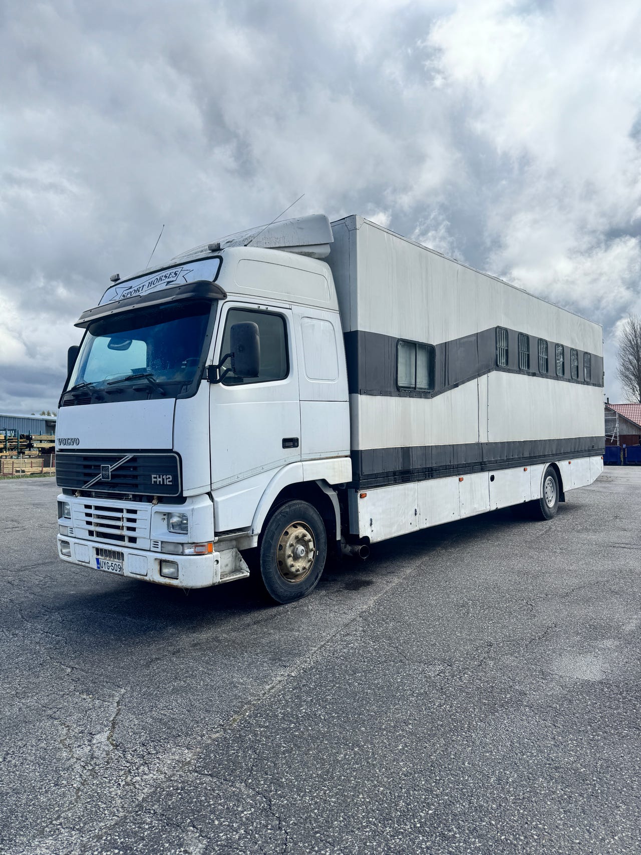 Hevosauto Volvo FH12 6-hevoselle alk. 200€ / kk