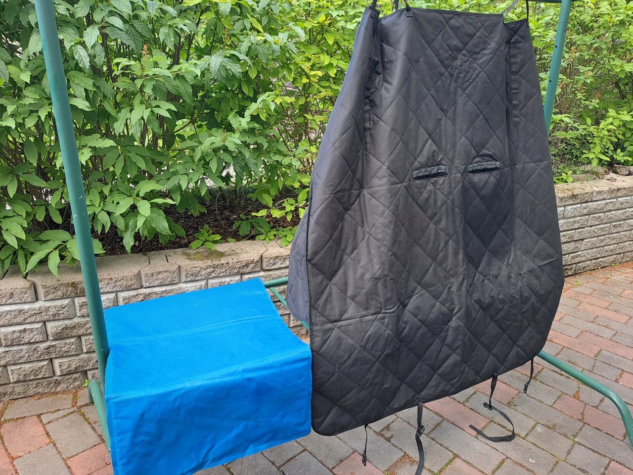 Auton penkisuoja ja viilennysalusta (koiralle)