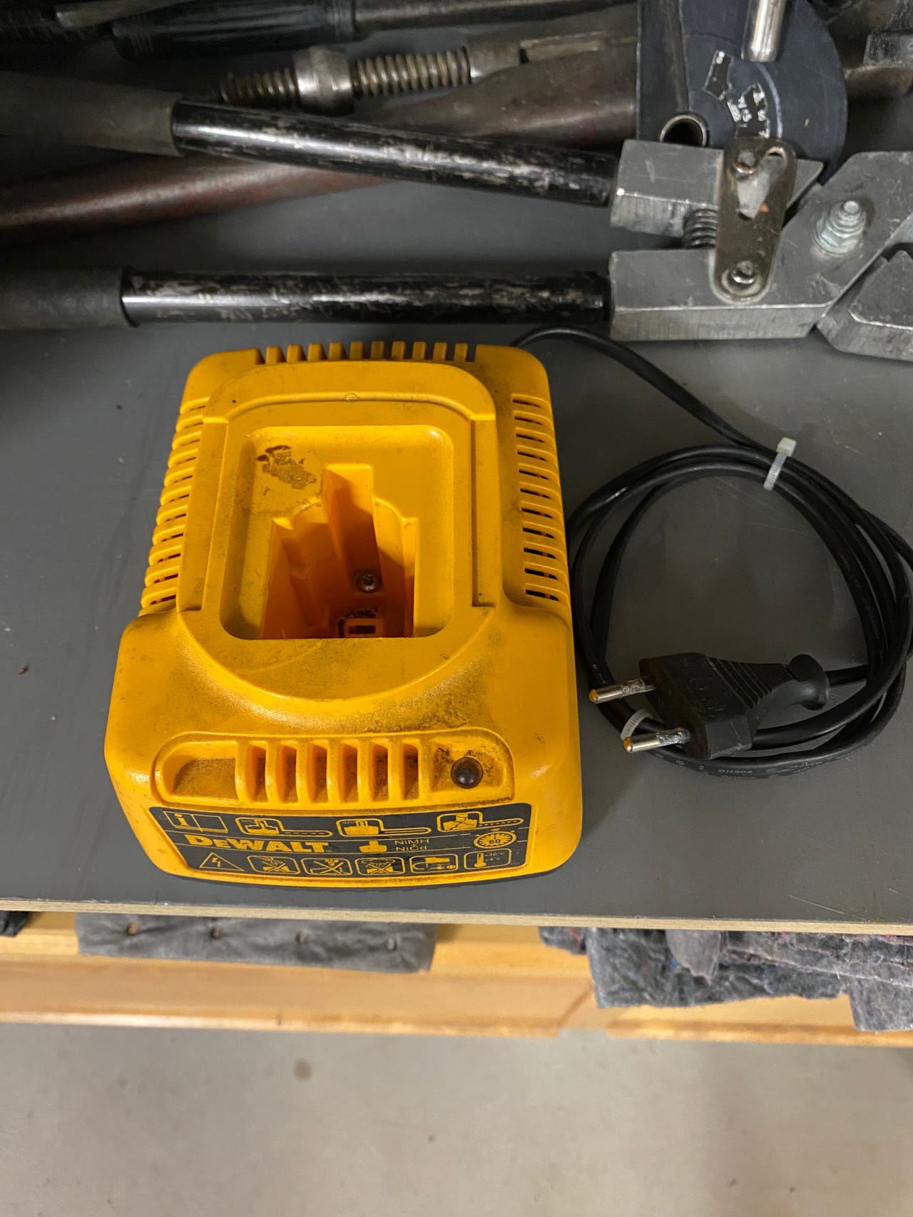 dewalt akkulaturi vanha