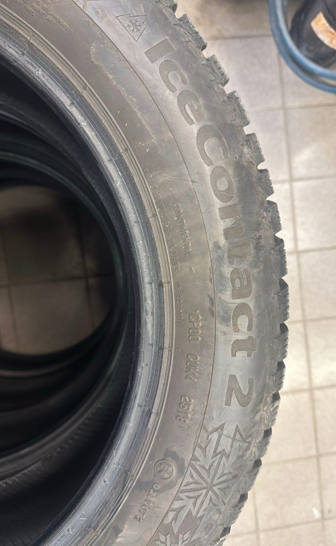 Continental IceContact 2, 225/55R17
