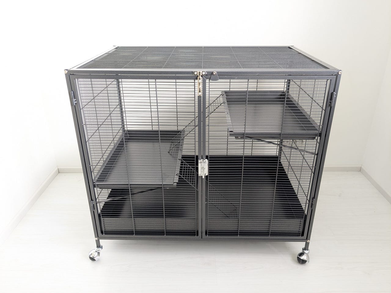 Tiaki Etagere häkki P 93,5 x L 63 x K 84 cm