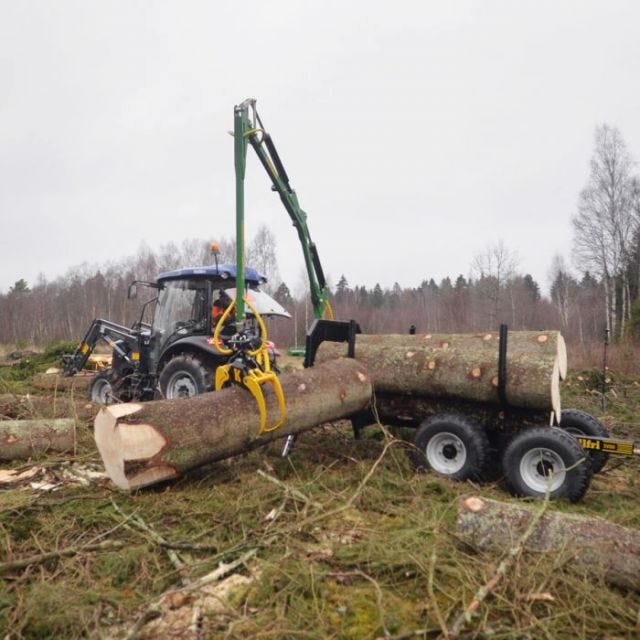 7 tonnin metsävaunu 4,7 m:n nosturilla