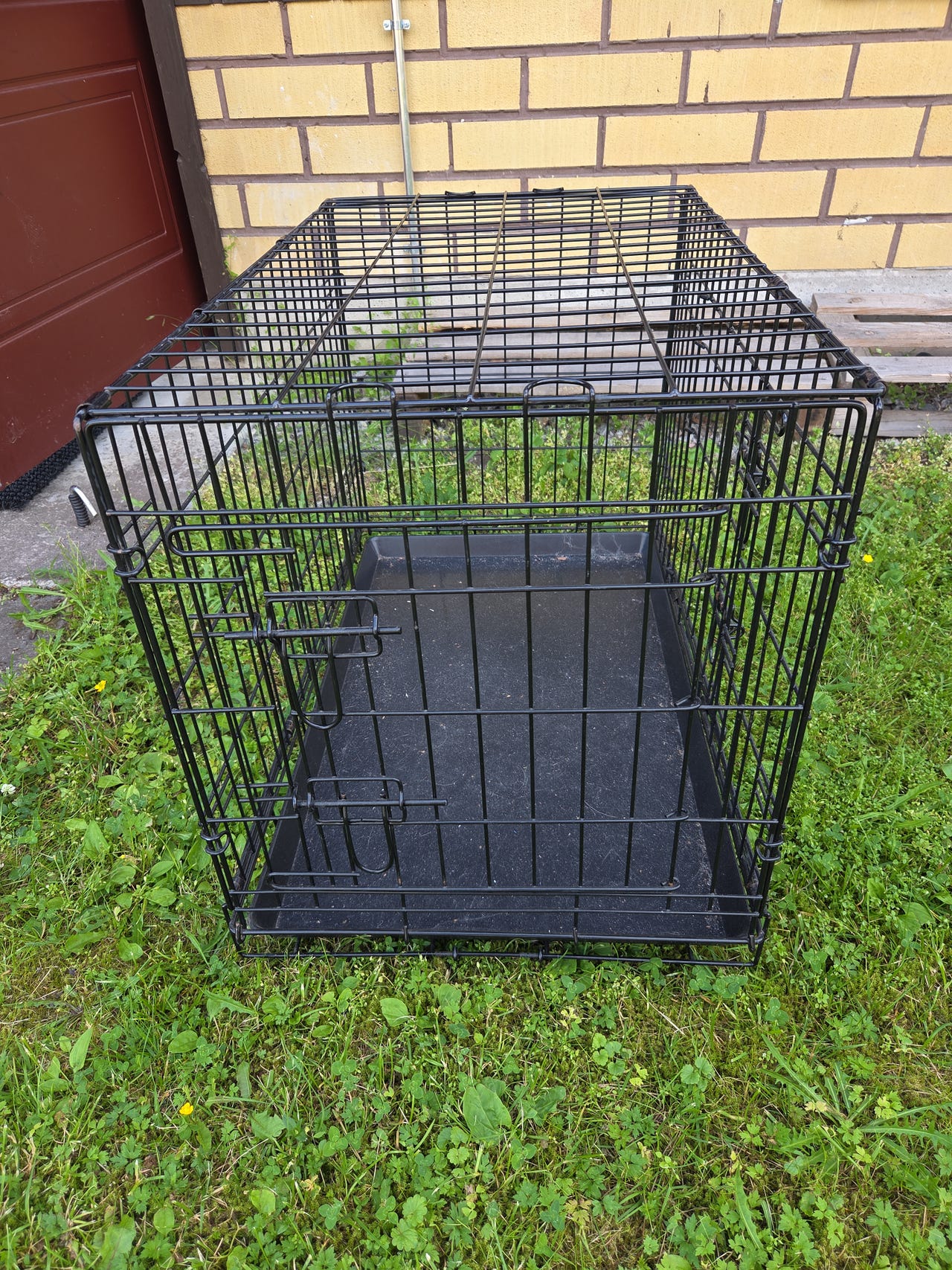 Musta koiranhäkki metallinen