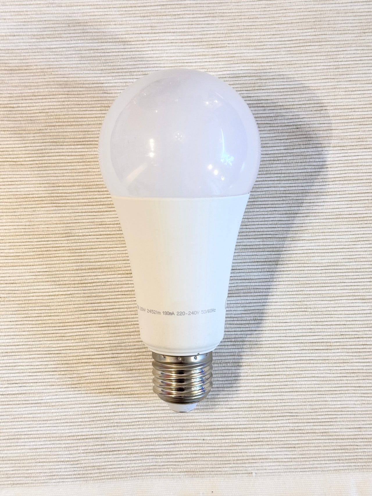 Airam E27 20W 2700K 2452 lm led-lamppu