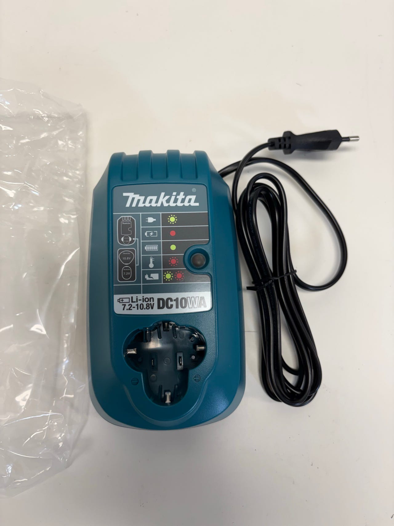 Makita DC10WA akkulaturi 7,2–10,8V