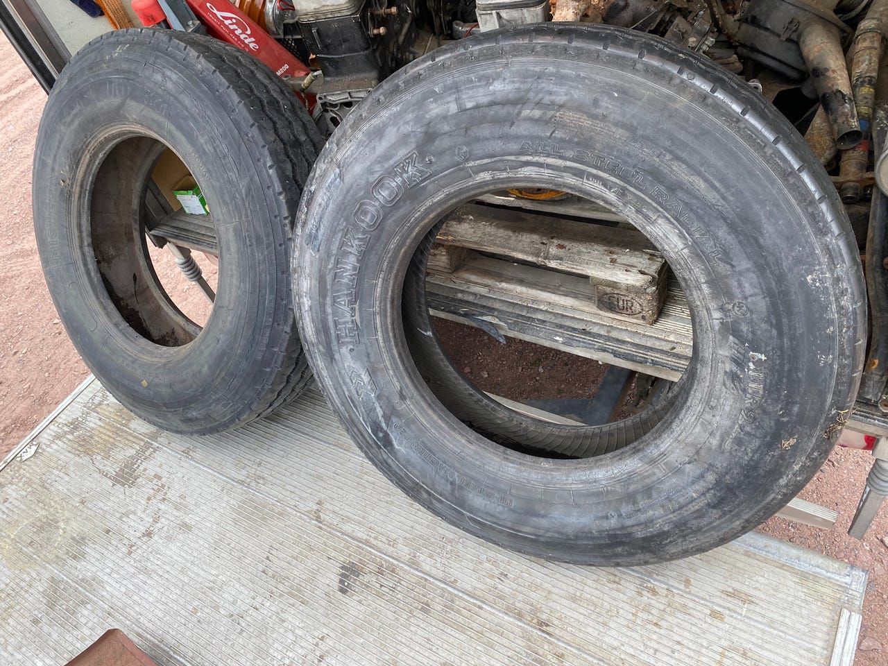 Kuorma-auton renkaat 11R 22.5
