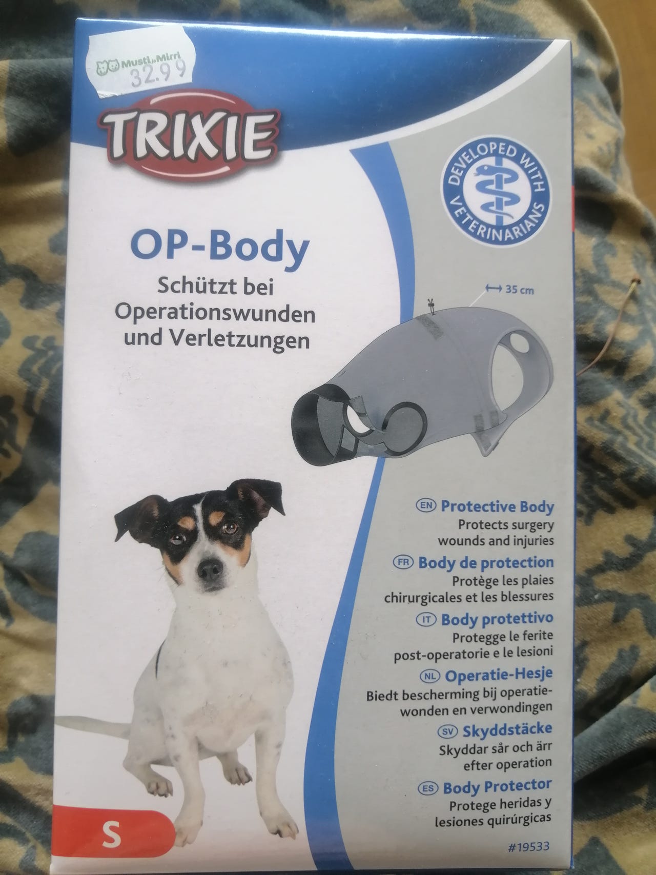 Leikkausbodyt tai haavapuvut pienelle koiralle tai isolle kissall