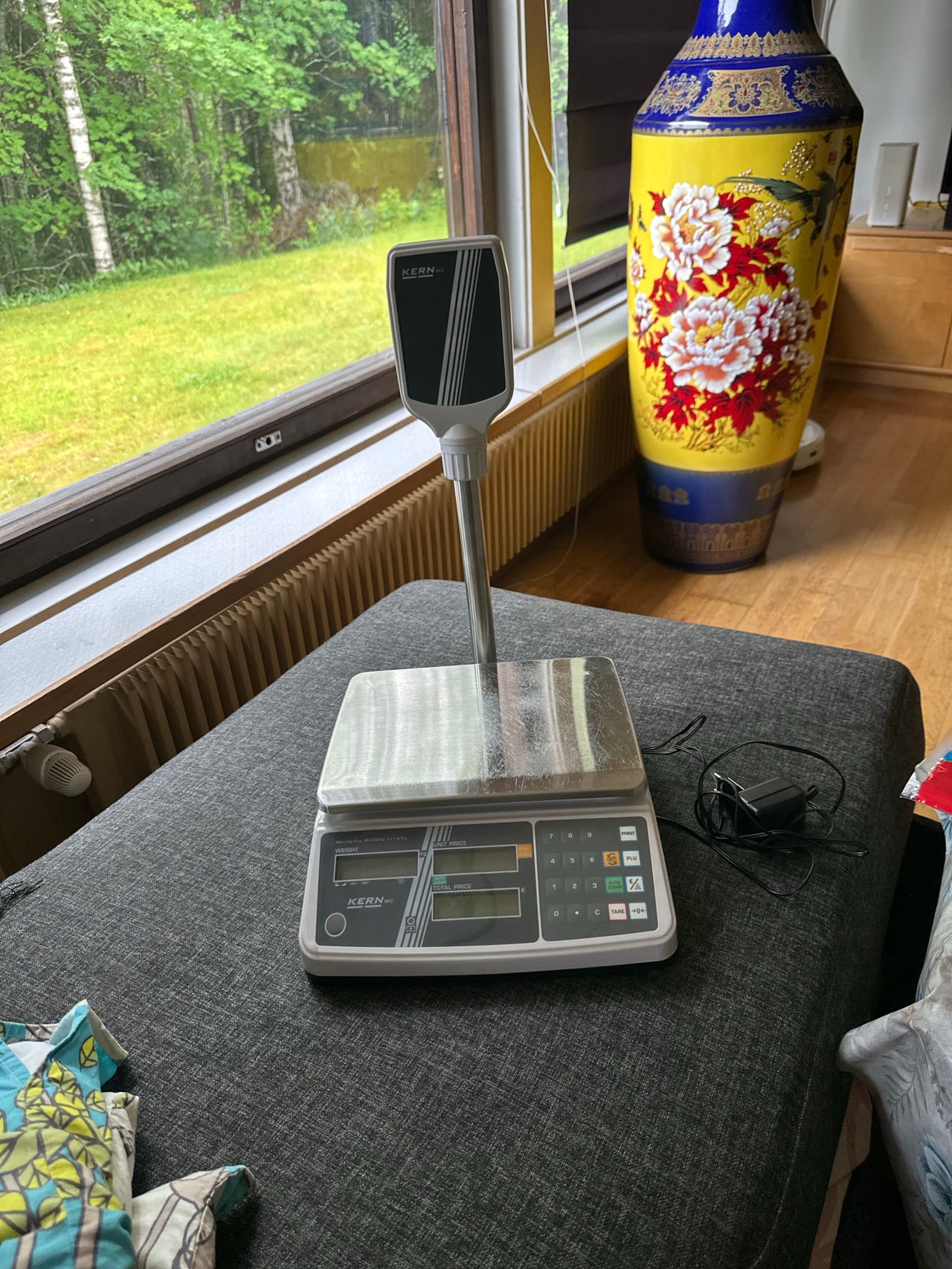 Kern kauppavaaka näytöllä