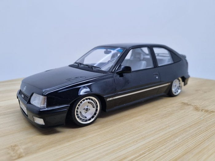 Norev 1:18 - Pienoismalliauto - Opel Kadett E GSI Custom Made 1 o