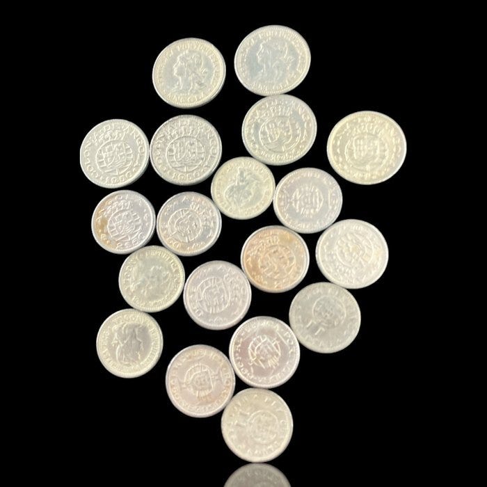 Angola. Lote de 19 moedas de angola, várias denominações e datas