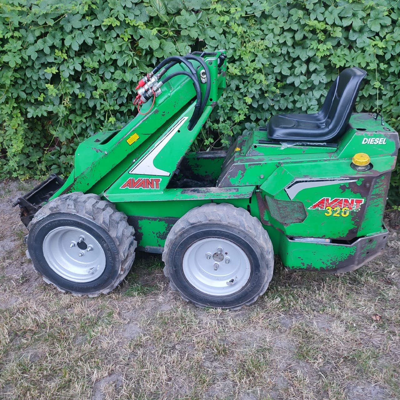 Ostan Avant 320