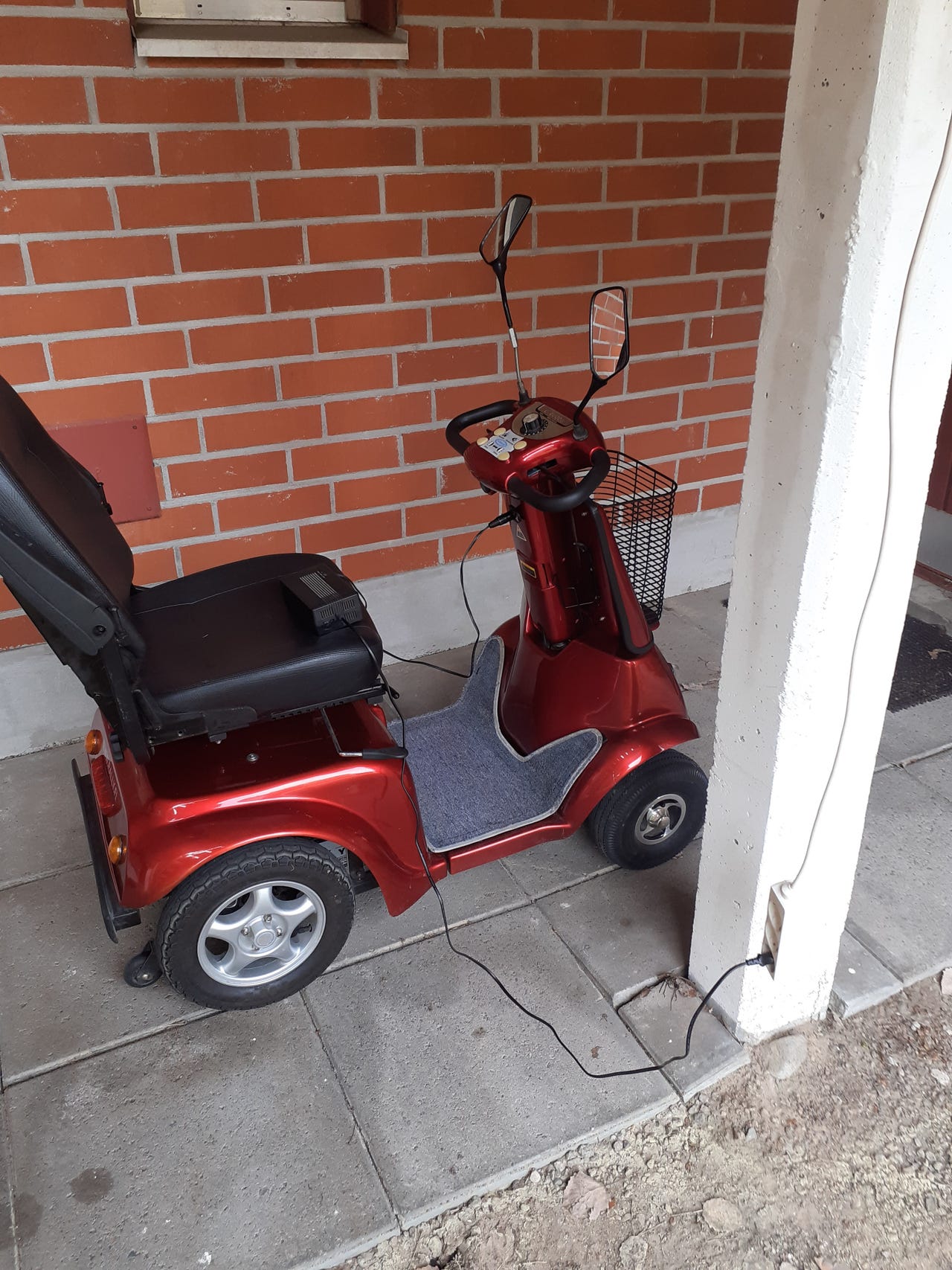 Pyrkiä e500 senioriskootteri