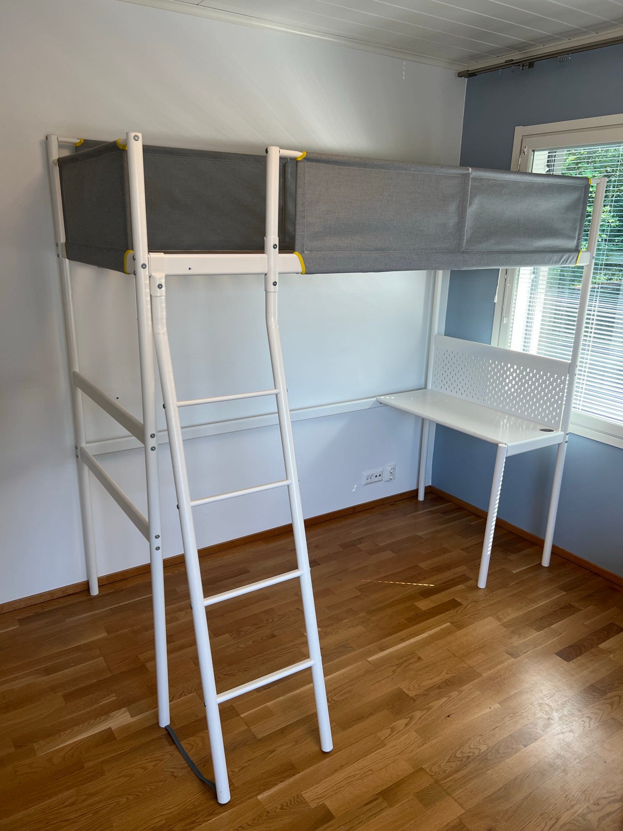IKEA VITVAL parvisänky työpöydällä 90x200
