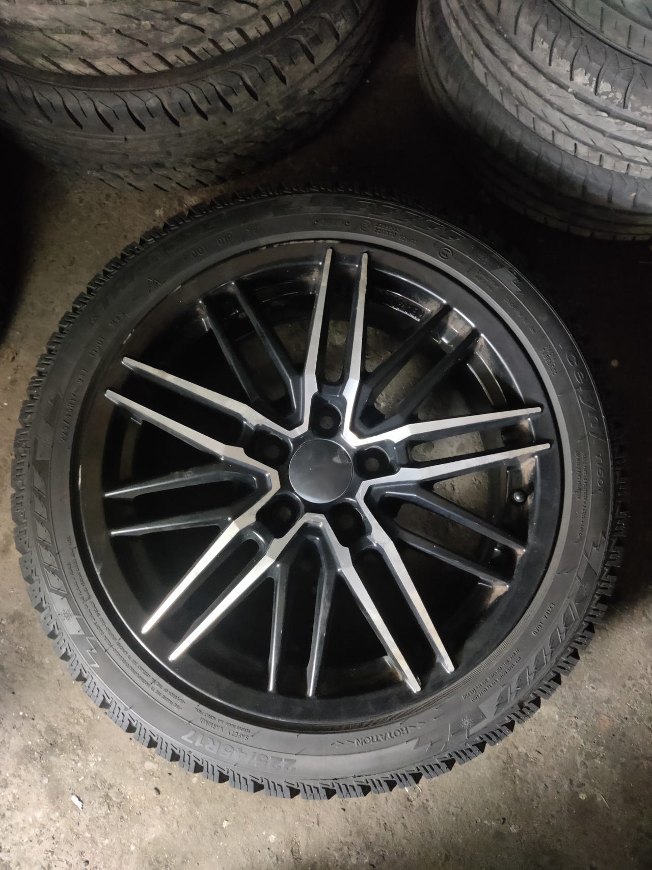 Alutec Burnside 5x114.3 225/45-17 nastarenkaat