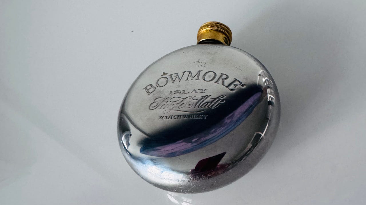 Tyylikäs Bowmore Scotch Whisky -taskumatti