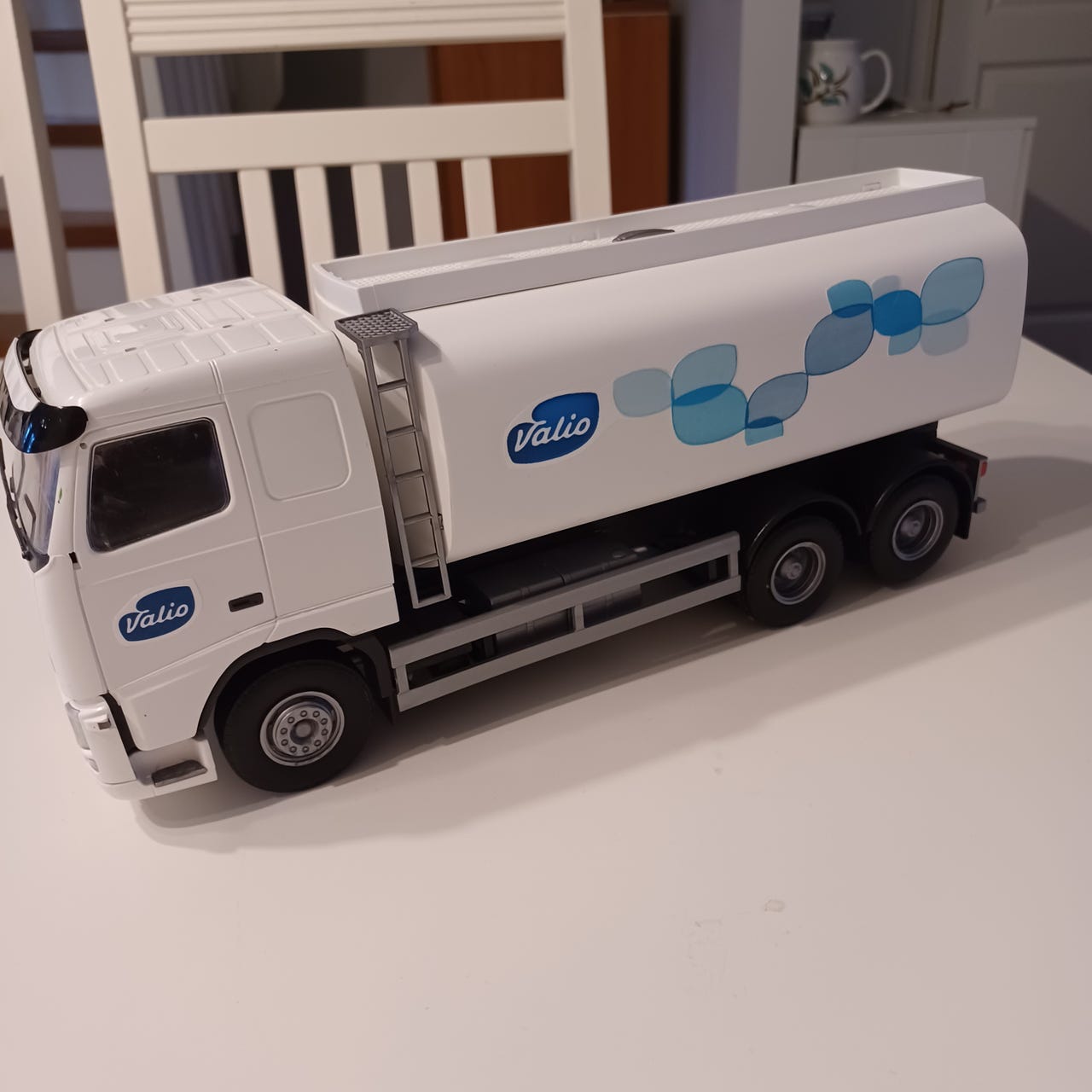 Emek Volvo FH Valio maitoauto