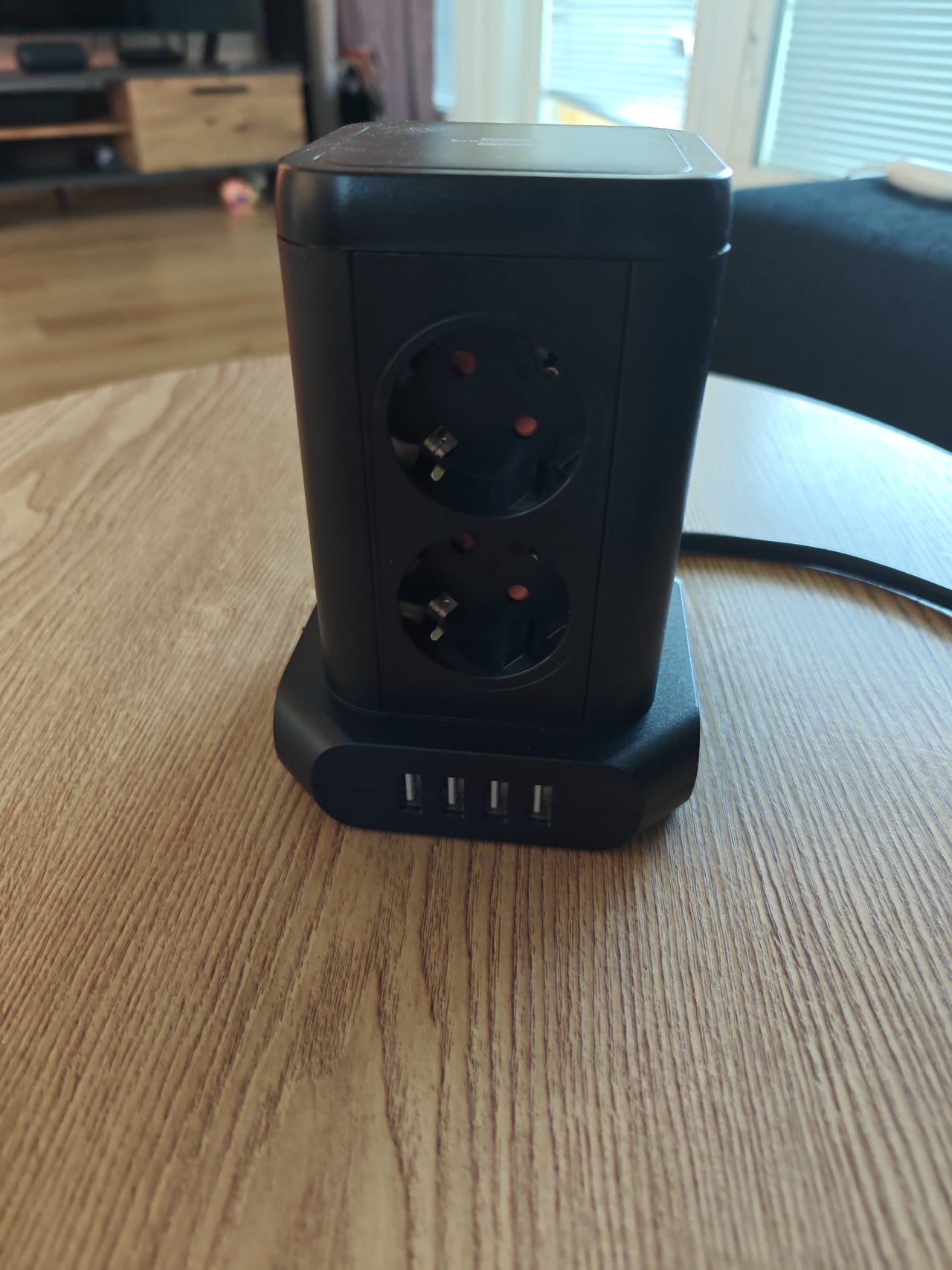 Brennenstuhl 8-osainen jatkojohto, 3 USB