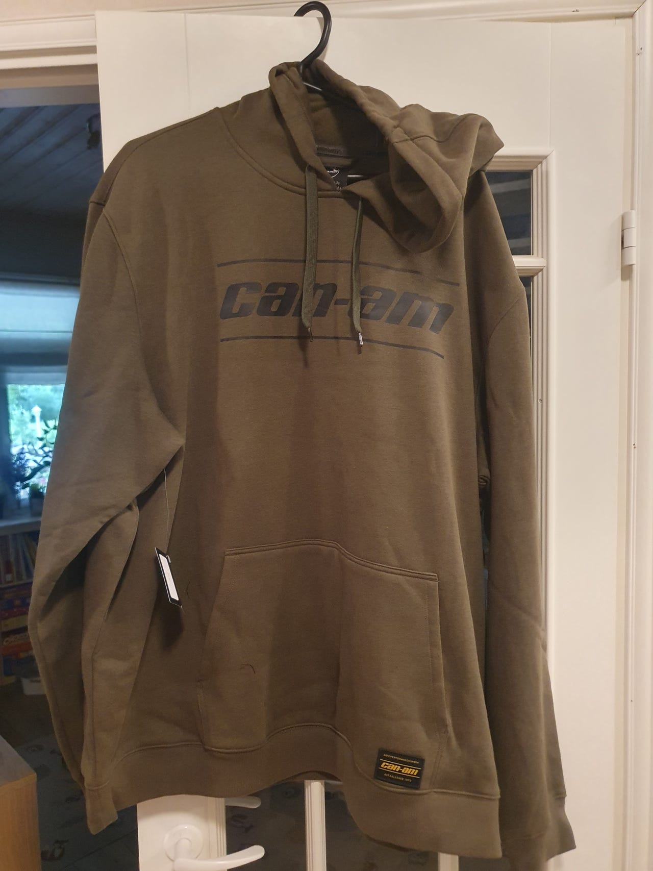 Can-am huppari ja t-paita