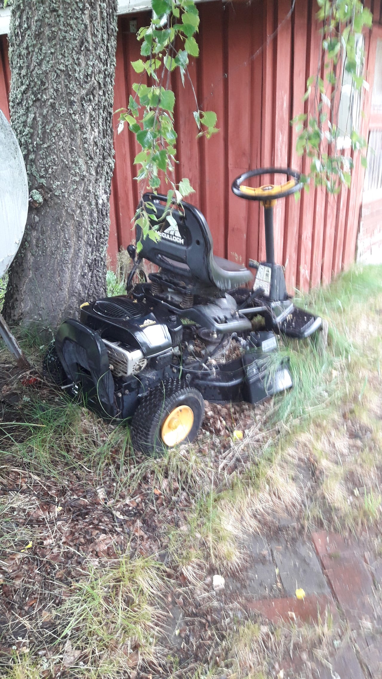 Tuollane leikkuri varaosiks.