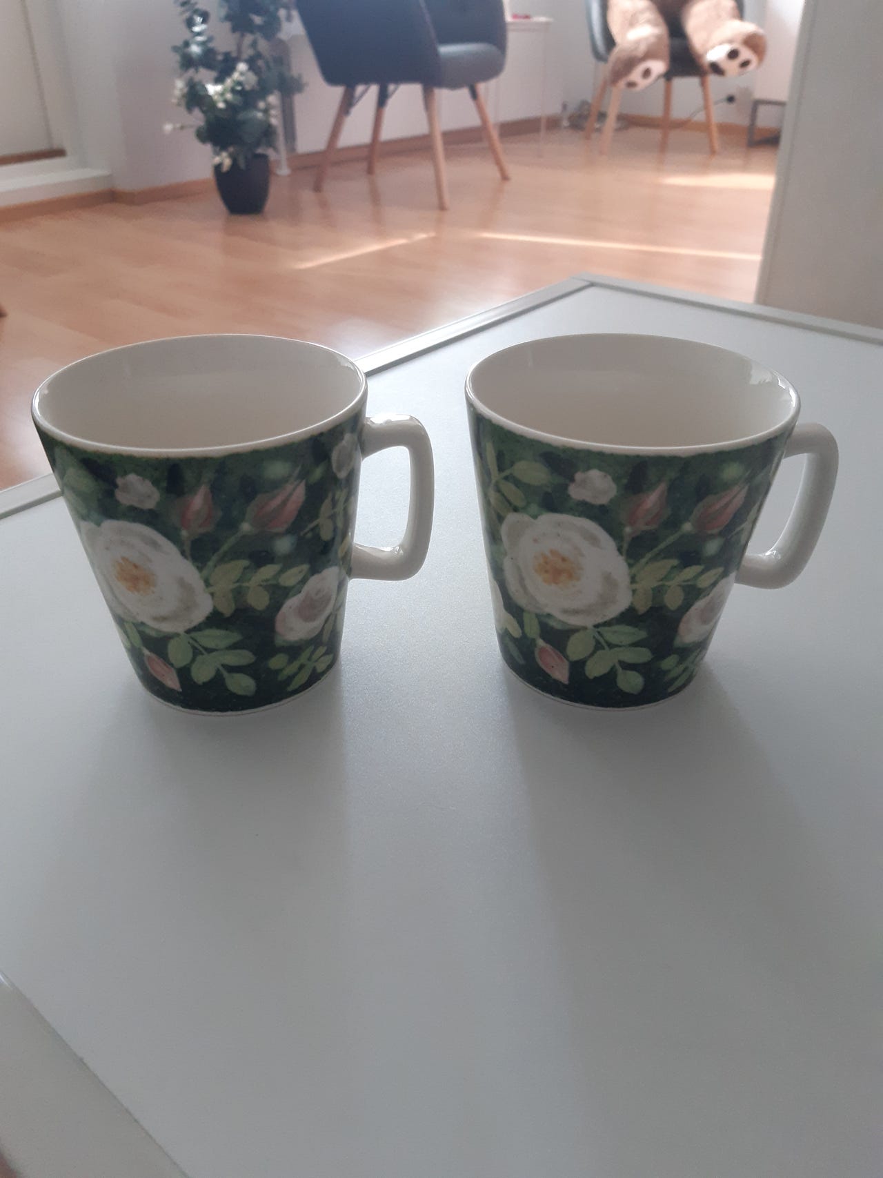 Kultakeramiikka mukit kukkakuviolla, 2 kpl