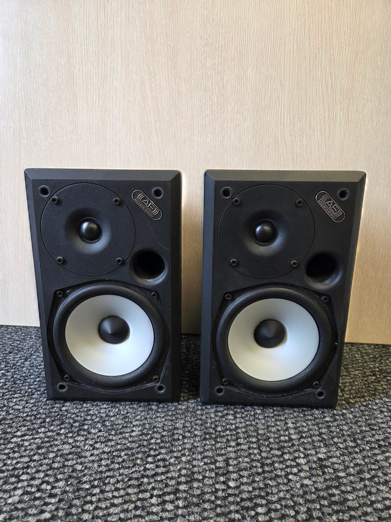 Acoustic Energy Aegis Compact + seinätelineet