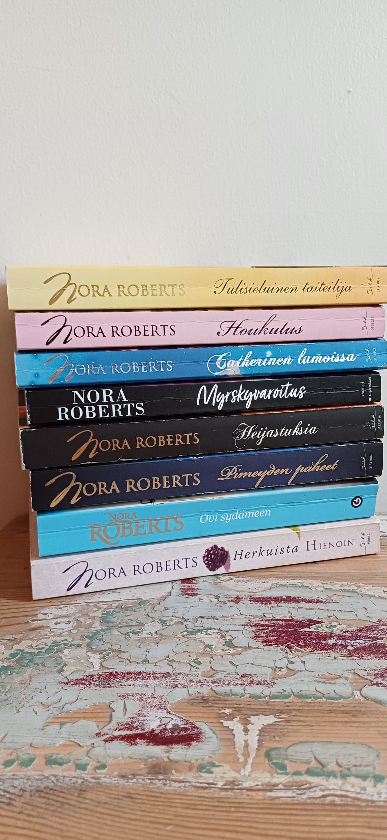 Nora Roberts pokkari 8kpl