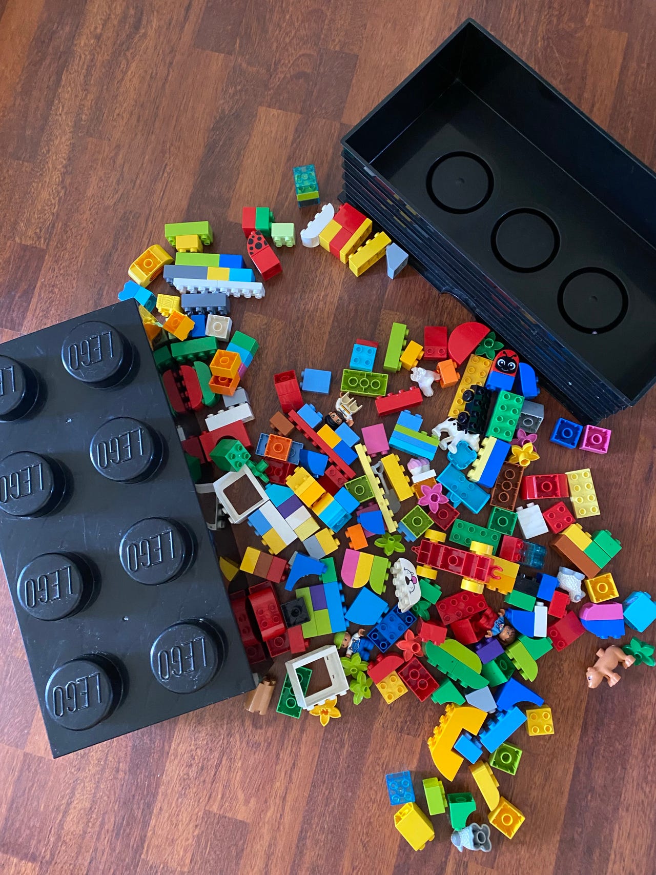LEGO duplo laatikko + laatikollinen duploja