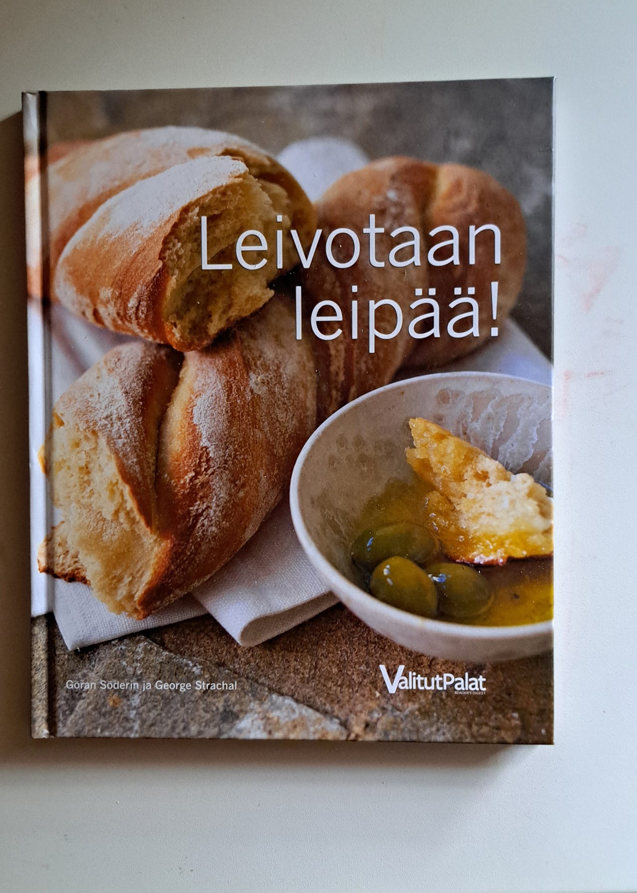 Leivotaan leipää! - leivontakirja