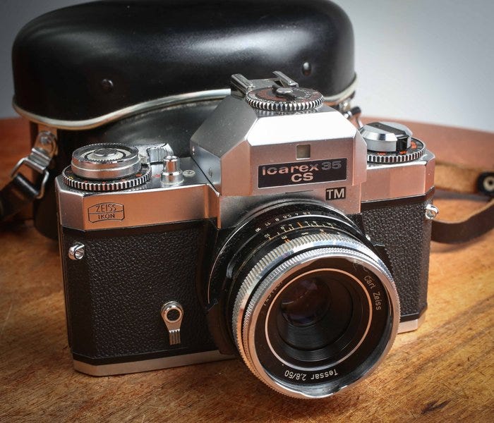 Zeiss Ikon Icarex 35 CS + Tessar 2,8/50mm Yksilinssinen digitaali