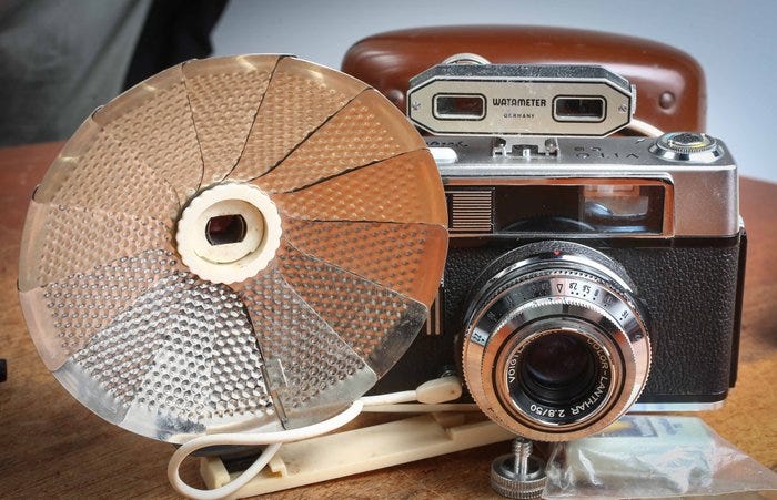 Voigtländer Vito CS avec un flash et un télémètre Analoginen kame
