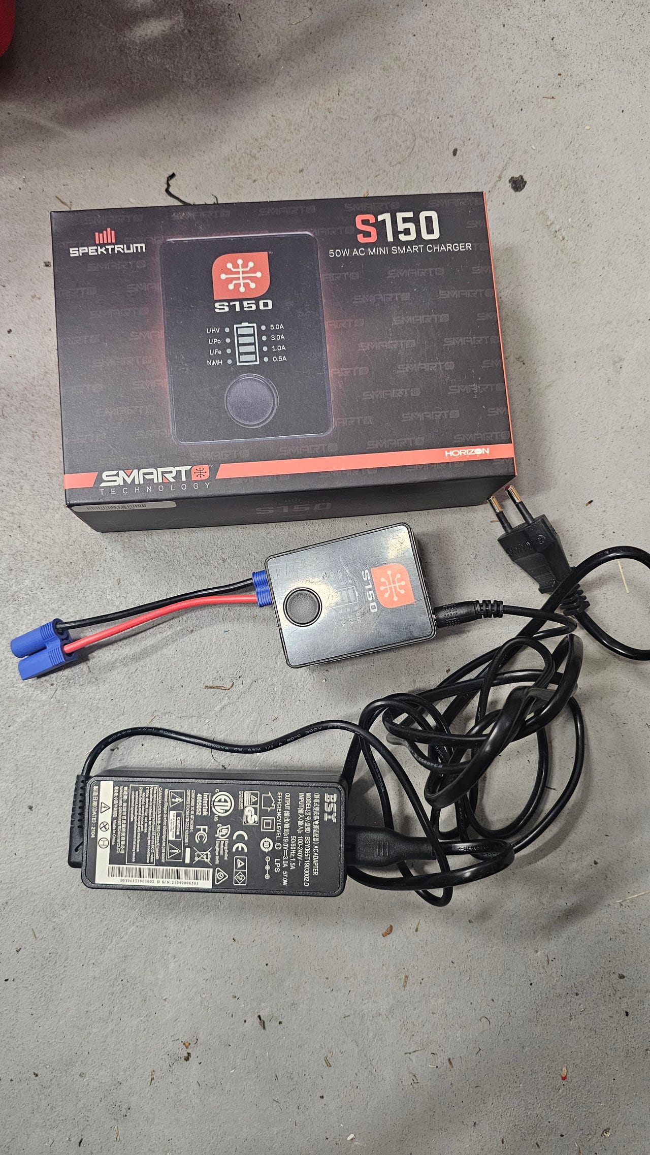 Spectrum S150 Lipo/NiMH laturi