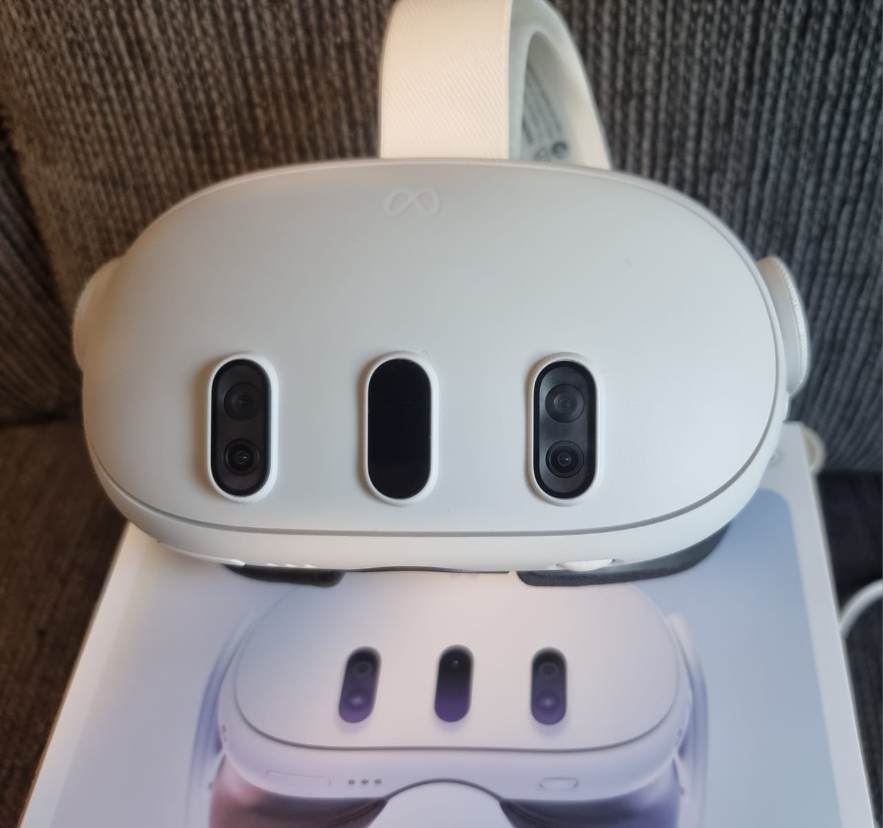Meta Quest 3 -virtuaalilasit, 512 Gt, ohjaimet ja tarvikkeet