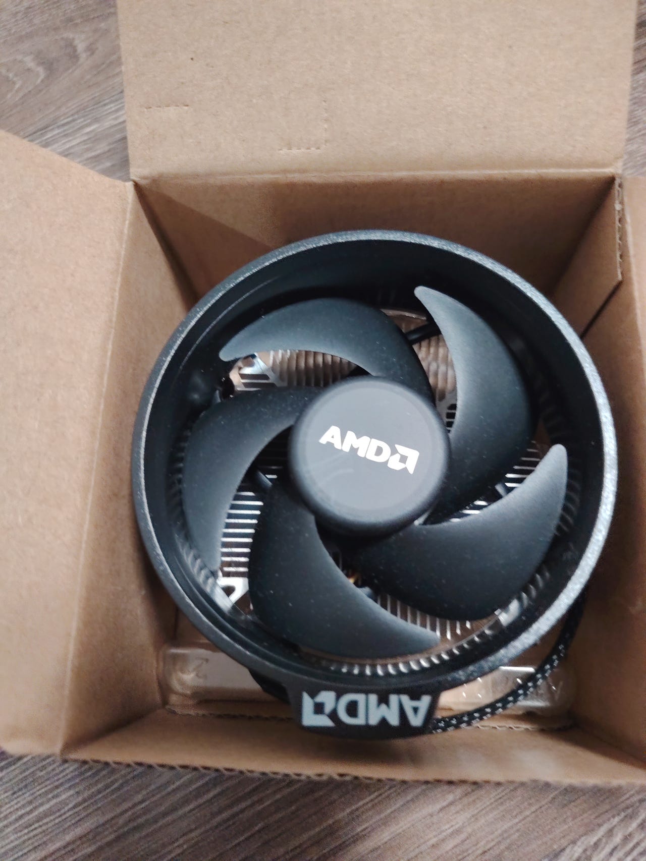 AMD prosessorijäähdytin tuuletin