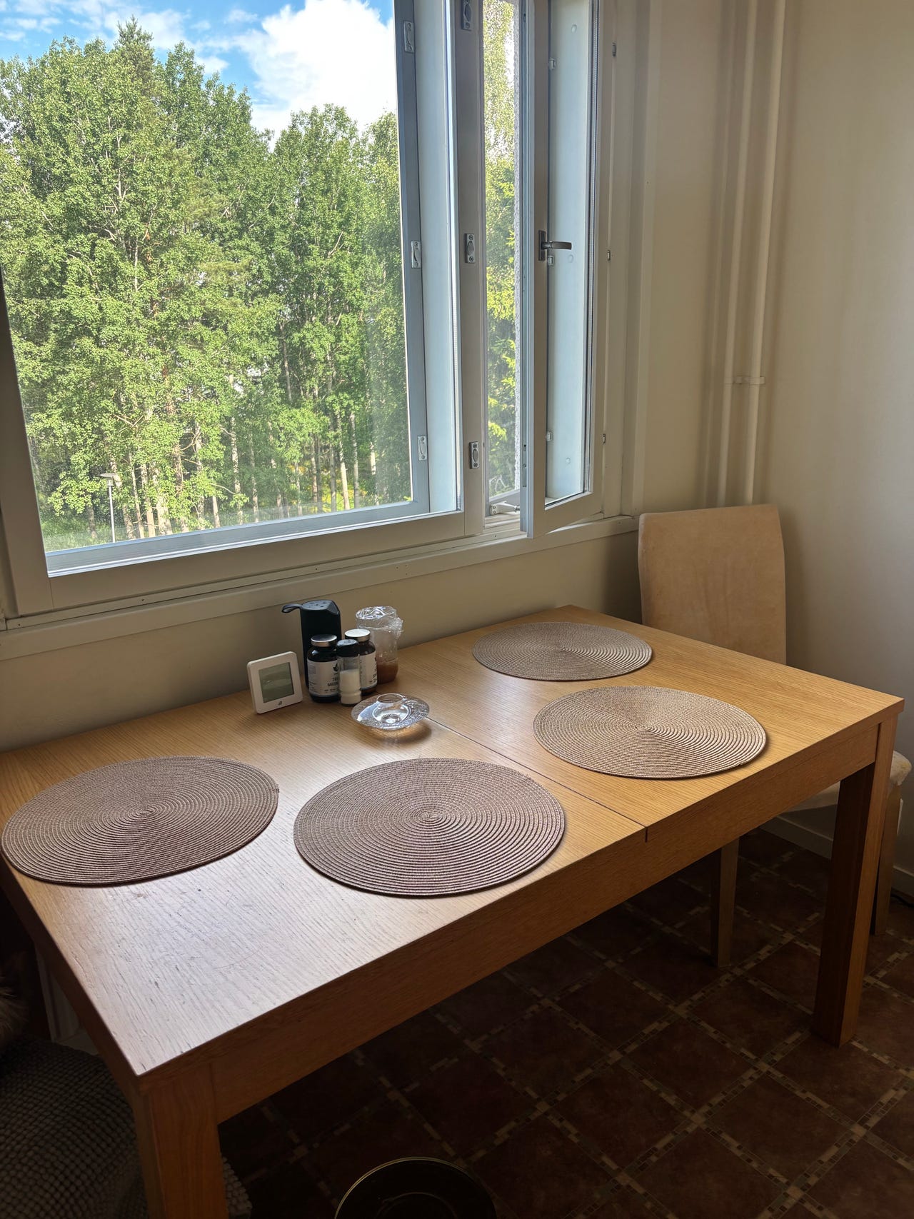 Pöydä